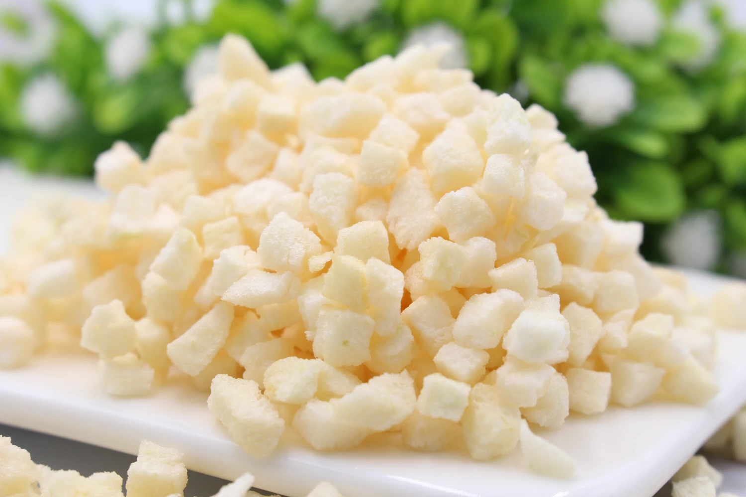 Freeze-dried apple dices