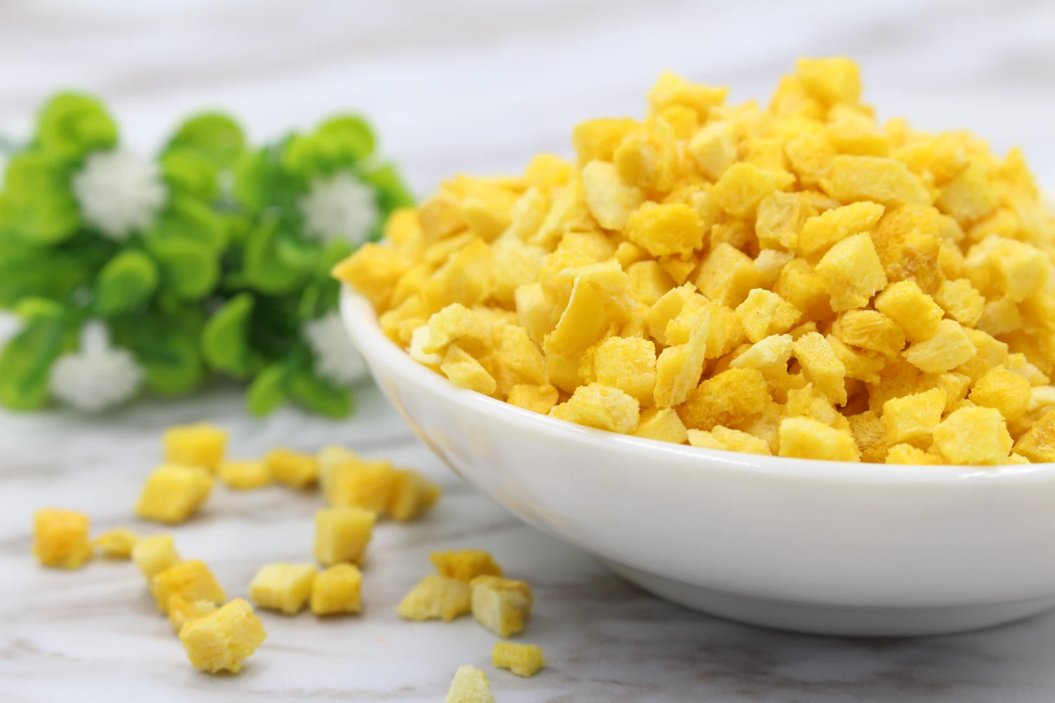 Freeze-dried mango dices