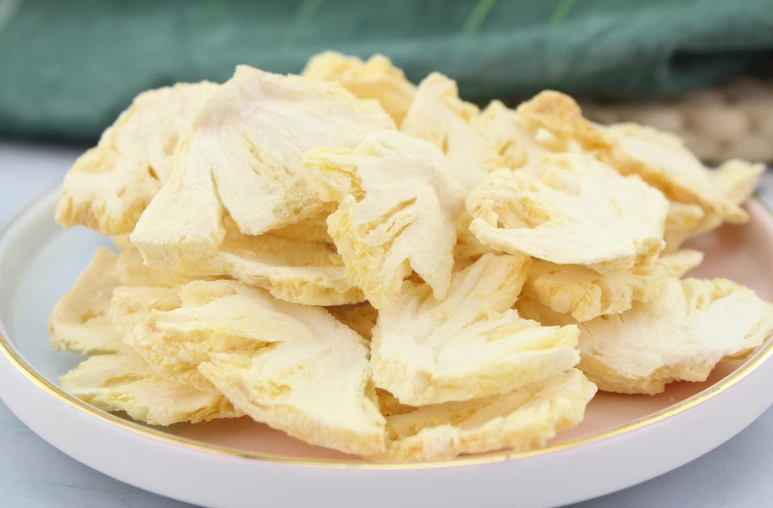 Freeze-dried pineapple