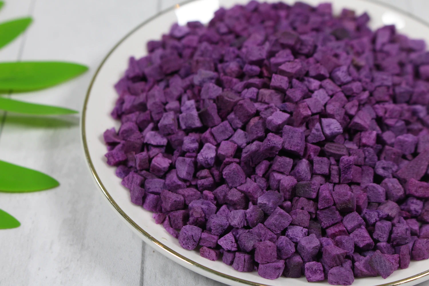 Gefriergetrocknete violette Süßkartoffelwürfel