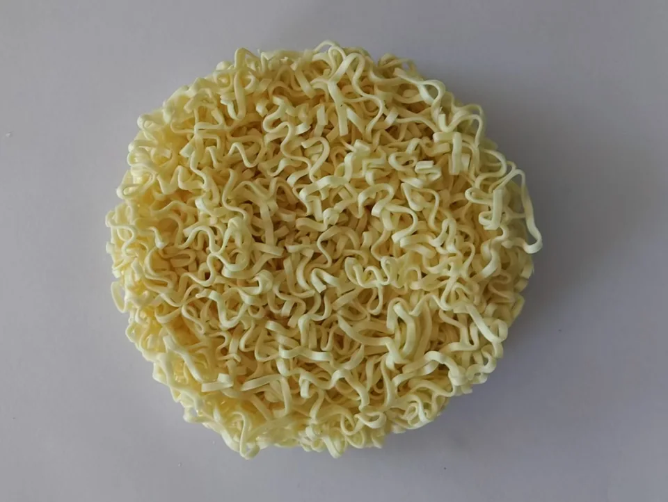 Blocos de macarrão não frito